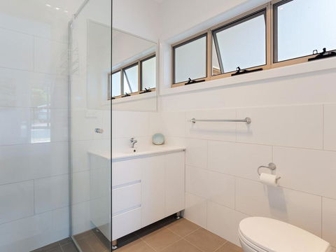 5 Bent Street - Huge House With Foxtel & Aircon - eTourism Australia 2