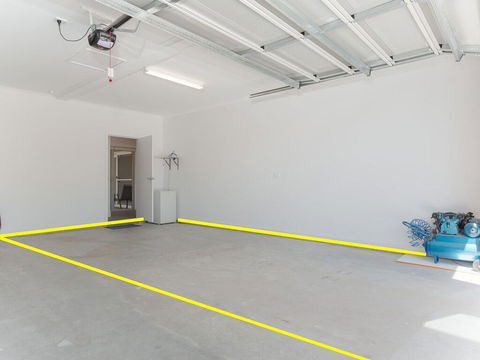 5 Bent Street - Huge House With Foxtel & Aircon - eTourism Australia 1