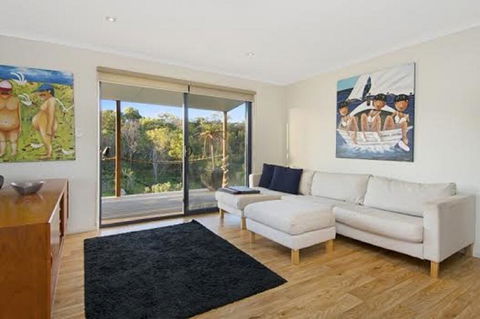 A One One Two At Island Beach - eTourism Australia 3