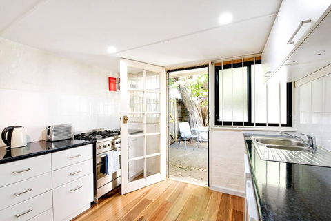 A Quaint Darlinghurst Cottage - eTourism Australia 2