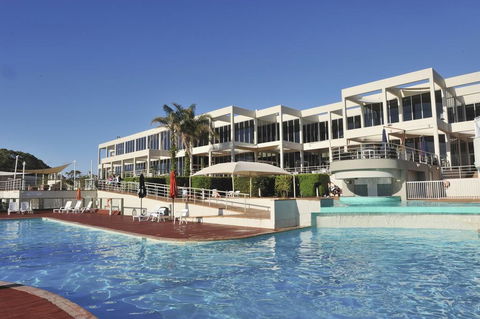 Absolute Beachfront Opal Cove Resort - eTourism Australia 1