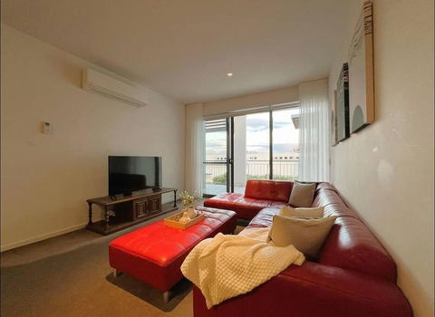 GW24-1 BATH 2 BR At The Glen With FREE Parking And Balcony - eTourism Australia 3