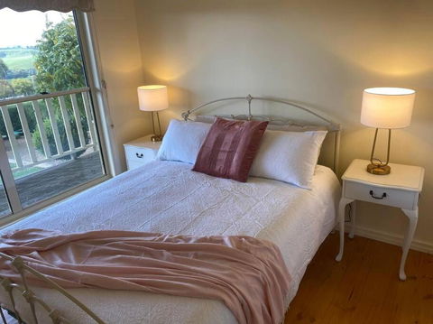 IRONBARK FARM Farmhouse On 52 Acres In The Scenic Yarra Valley - eTourism Australia 3