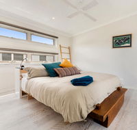 Alice's Palace 2-minute walk to lifeguard patrolled surf beach - eTourism Australia