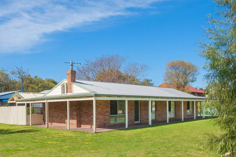 Anchors Away - eTourism Australia 0