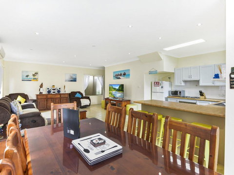 Anne's Beach Getaway - eTourism Australia 1