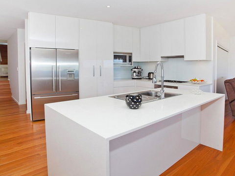 Aqua - Views Over Jones Beach - eTourism Australia 1