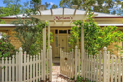 Miriams Cottage - eTourism Australia 0