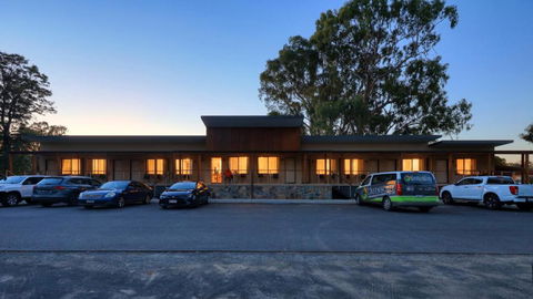 New Crossing Place Motel - eTourism Australia 3