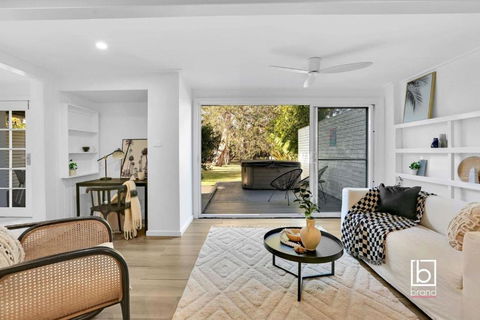 Natuna Lakeside Retreat - eTourism Australia 3