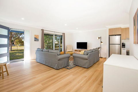 Nautilus Pet Friendly 5 Mins Walk To Bay - eTourism Australia 0