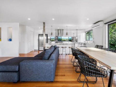 Nautilus By Ready Set Stay - LINEN PROVIDED, BYO TOWELS - eTourism Australia 3