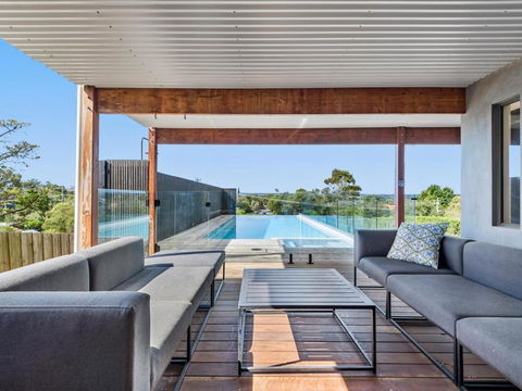 Nautilus By Ready Set Stay - LINEN PROVIDED, BYO TOWELS - eTourism Australia 1