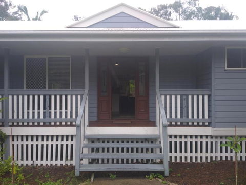 Near To Everything Yet In A Rainforest Setting - eTourism Australia 0