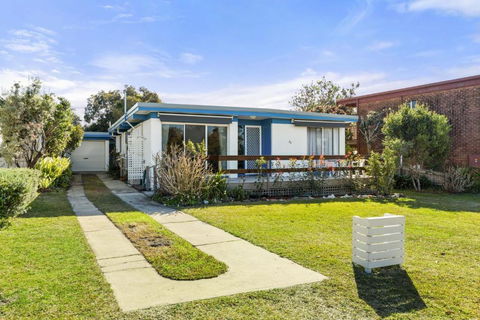 Nelson Beach Cottage By Experience Jervis Bay - eTourism Australia 1