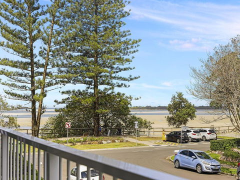 Nelson Point Unit 2 Golden Beach QLD - eTourism Australia 2