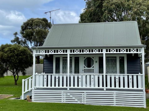 Nest - Charming, Comfortable Coastal Villa - eTourism Australia 0