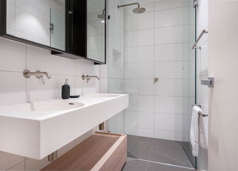 New Modern Design 3B2B House With Parking Near Toorak - eTourism Australia 1