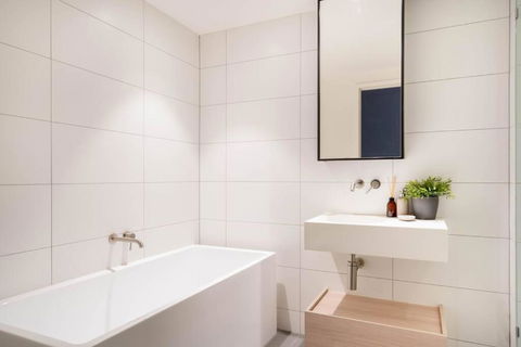 New Modern Design 3B2B House With Parking Near Toorak - eTourism Australia 2