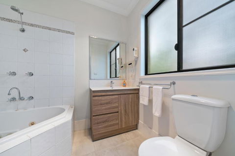 Newly Renovated Central Private Studio - eTourism Australia 2