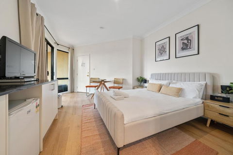 Newly Renovated Central Private Studio - eTourism Australia 1