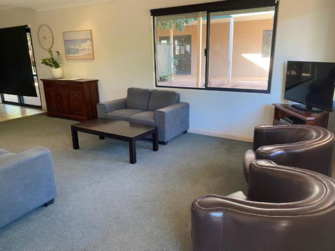 Ningaloo Breeze Villa 3 - eTourism Australia 3