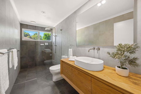 Noahs Beach House - At Flynns - eTourism Australia 3