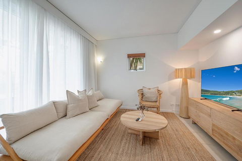 Noosa River Views On Hastings St - eTourism Australia 3