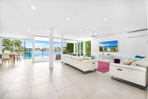 Noosa Waters Luxury Waterfront - eTourism Australia 3