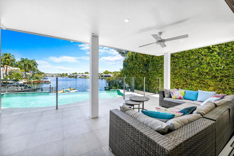 Noosa Waters Luxury Waterfront - eTourism Australia 1