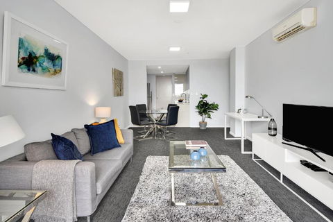 North Sydney Large Two Bedroom MIL2252402 - eTourism Australia 0