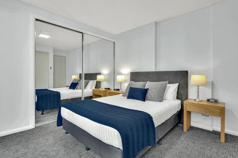 North Sydney Large Two Bedroom MIL2252402 - eTourism Australia 2