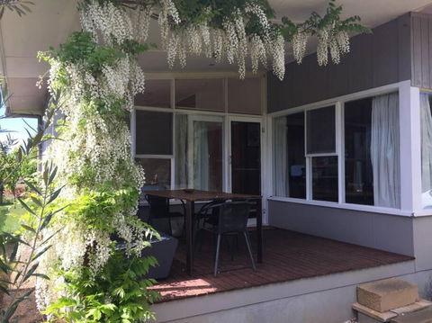 Number10 60s Holiday House - eTourism Australia 1