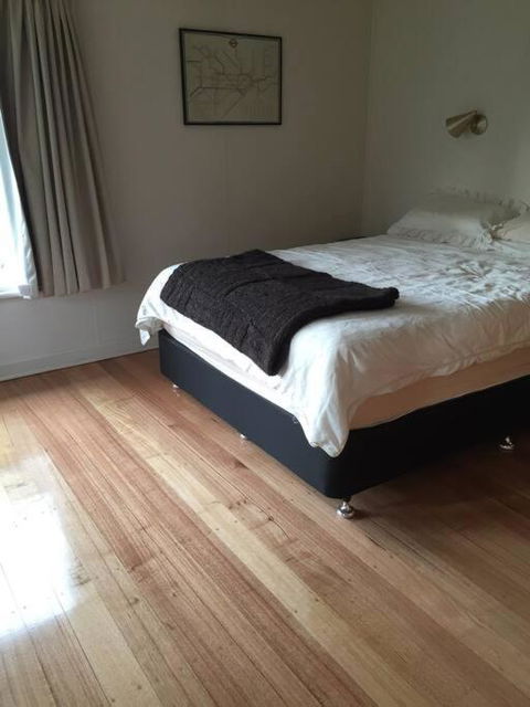 Number10 60s Holiday House - eTourism Australia 3