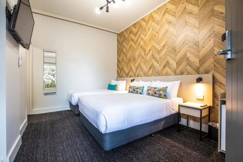 Nightcap At Sylvania Hotel - eTourism Australia 1