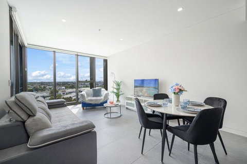 Olympic Park Stylish Apt With Gym Pool Good View - eTourism Australia 0