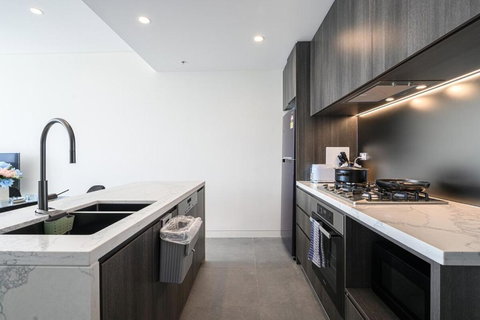 Olympic Park Stylish Apt With Gym Pool Good View - eTourism Australia 3