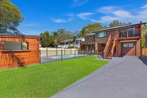Poolside At Costa - eTourism Australia 2