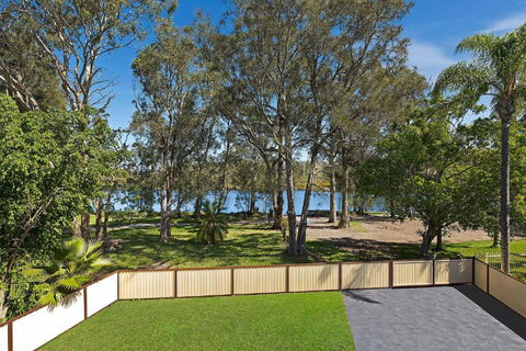 Poolside At Costa - eTourism Australia 3