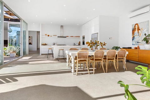 Poolside Paradise Mount Eliza - eTourism Australia 2