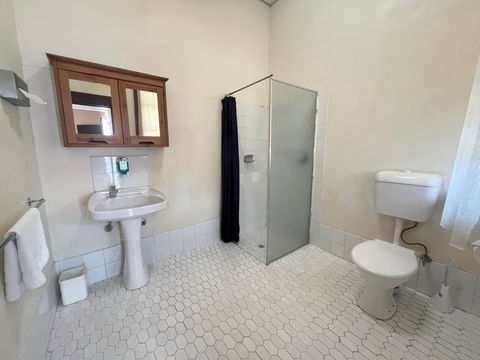 Princes Lodge Motel - eTourism Australia 1