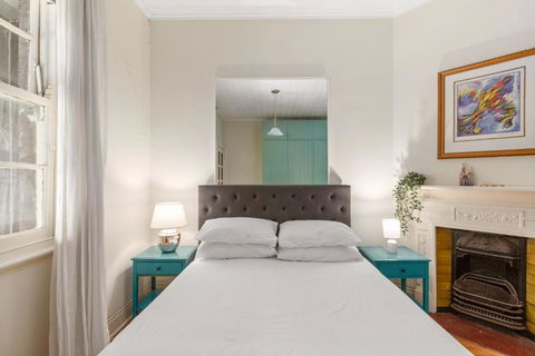 Quaint 3-Bed Heritage Home In The Heart Of Sydney - eTourism Australia 0