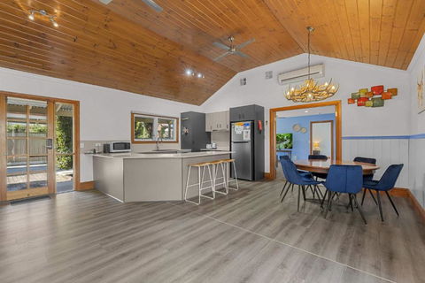 Quaint Garden Oasis With Free Parking - eTourism Australia 0