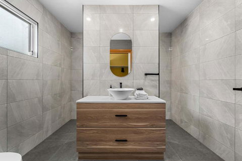 Quaint Garden Oasis With Free Parking - eTourism Australia 3