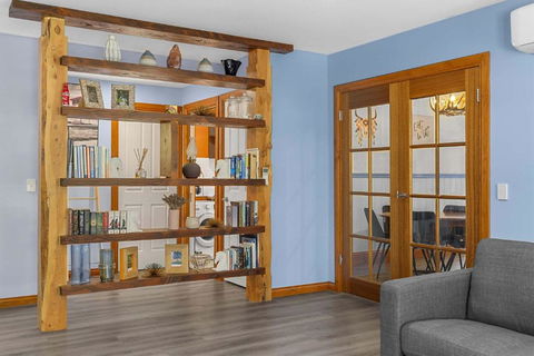 Quaint Garden Oasis With Free Parking - eTourism Australia 1