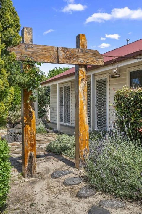 Quaint Garden Oasis With Free Parking - eTourism Australia 2