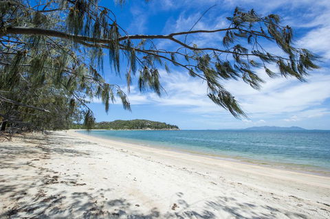 Azure On Geoffrey Bay - eTourism Australia 0