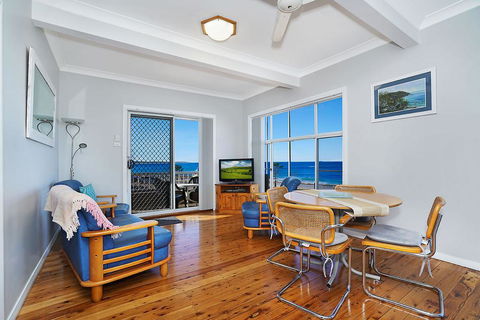 Beachcomer, Unit 1 - The Entrance, NSW - eTourism Australia 1