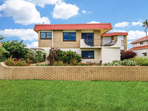 Beachfront Apt With Private Pool - eTourism Australia 0