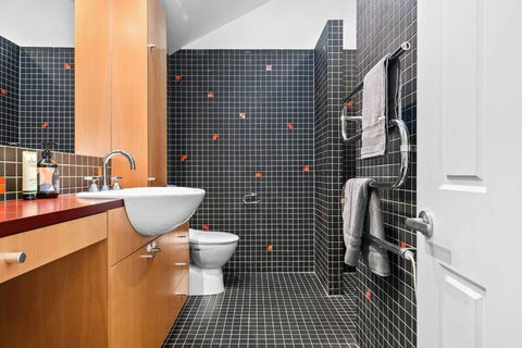 Renovated Brilliance In Bayside Albert Park - eTourism Australia 3